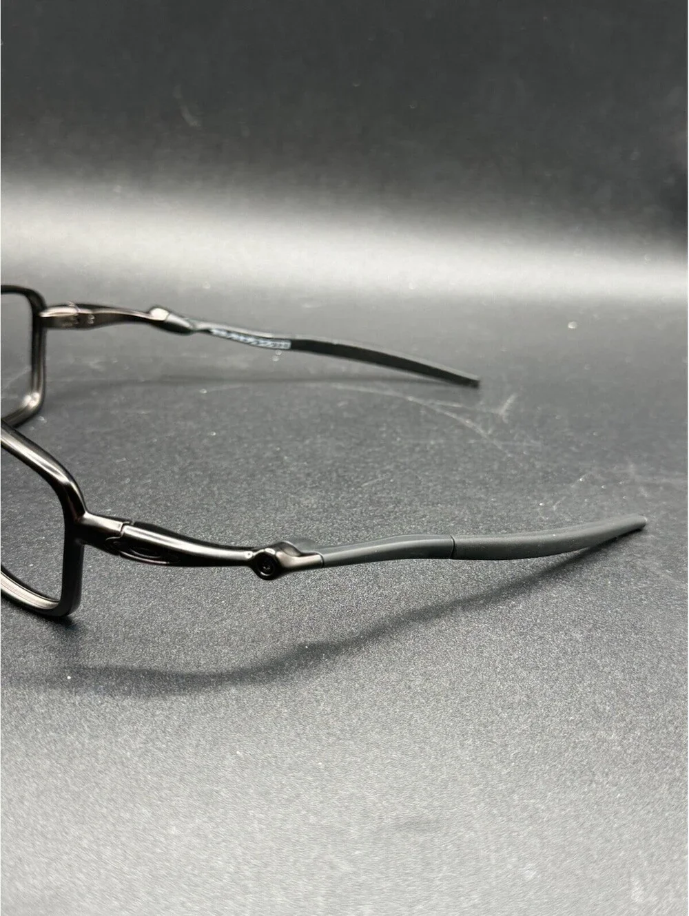 Oakley Badman Dark Carbon Frame